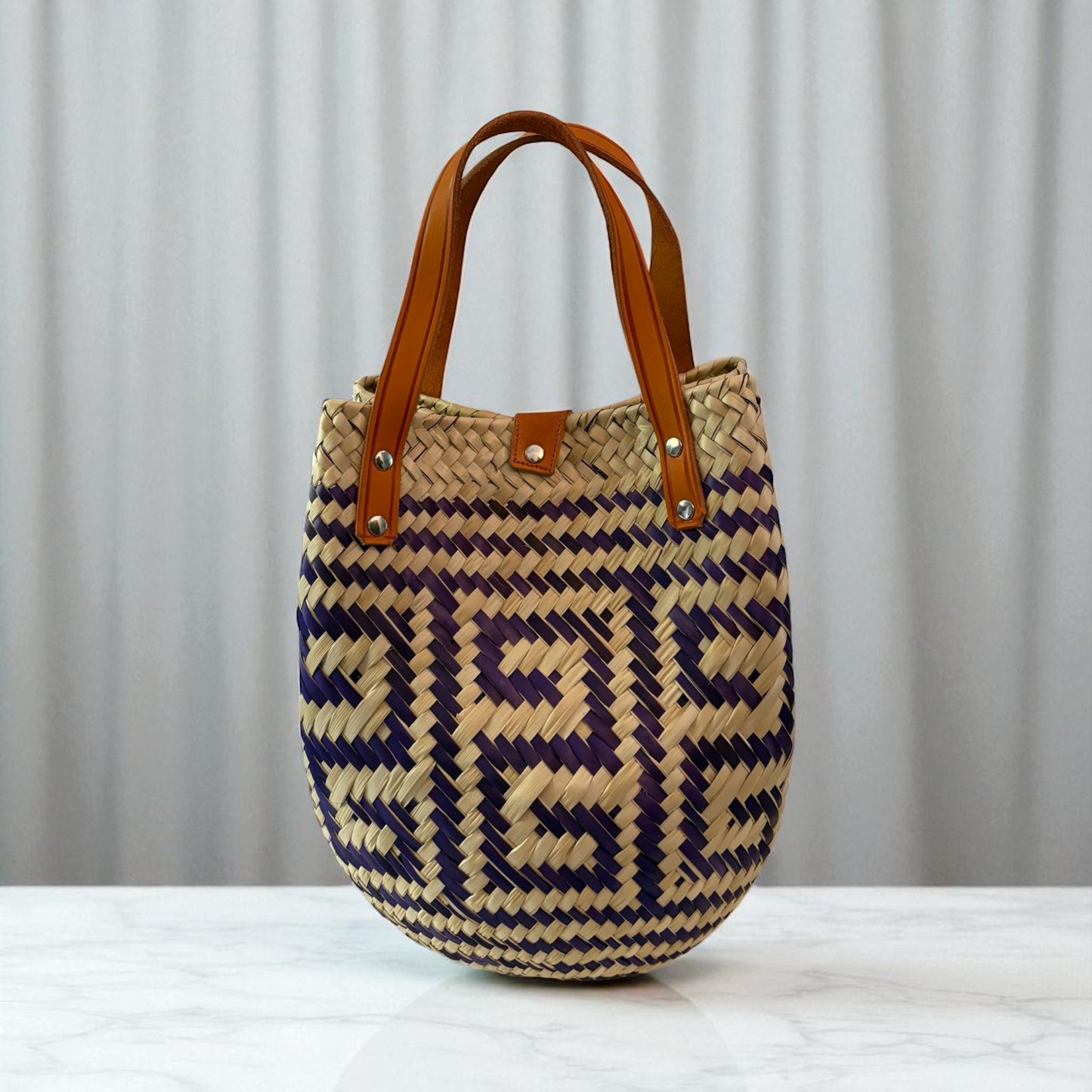 Bolsa Maya – Sac en palma violet avec anses en cuir – Pièce unique – Fait main au Mexique