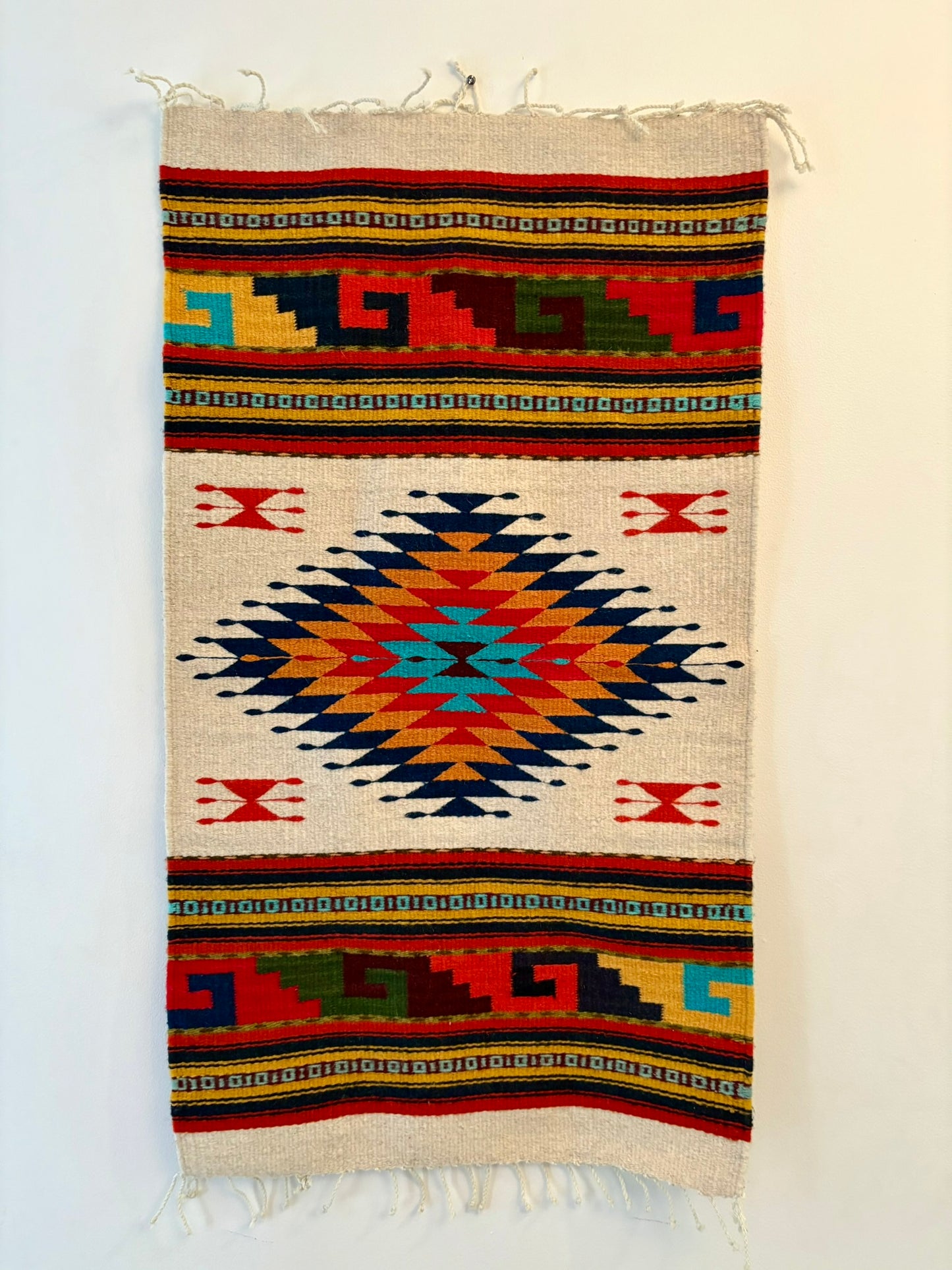 Sol y Mariposas – Tapis en laine tissé à la main