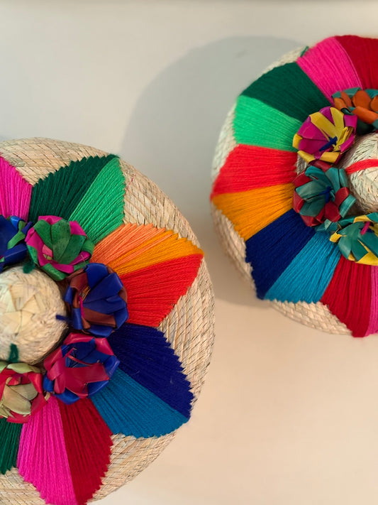Caja Flor de Valles – Boîte en palma colorée faite main