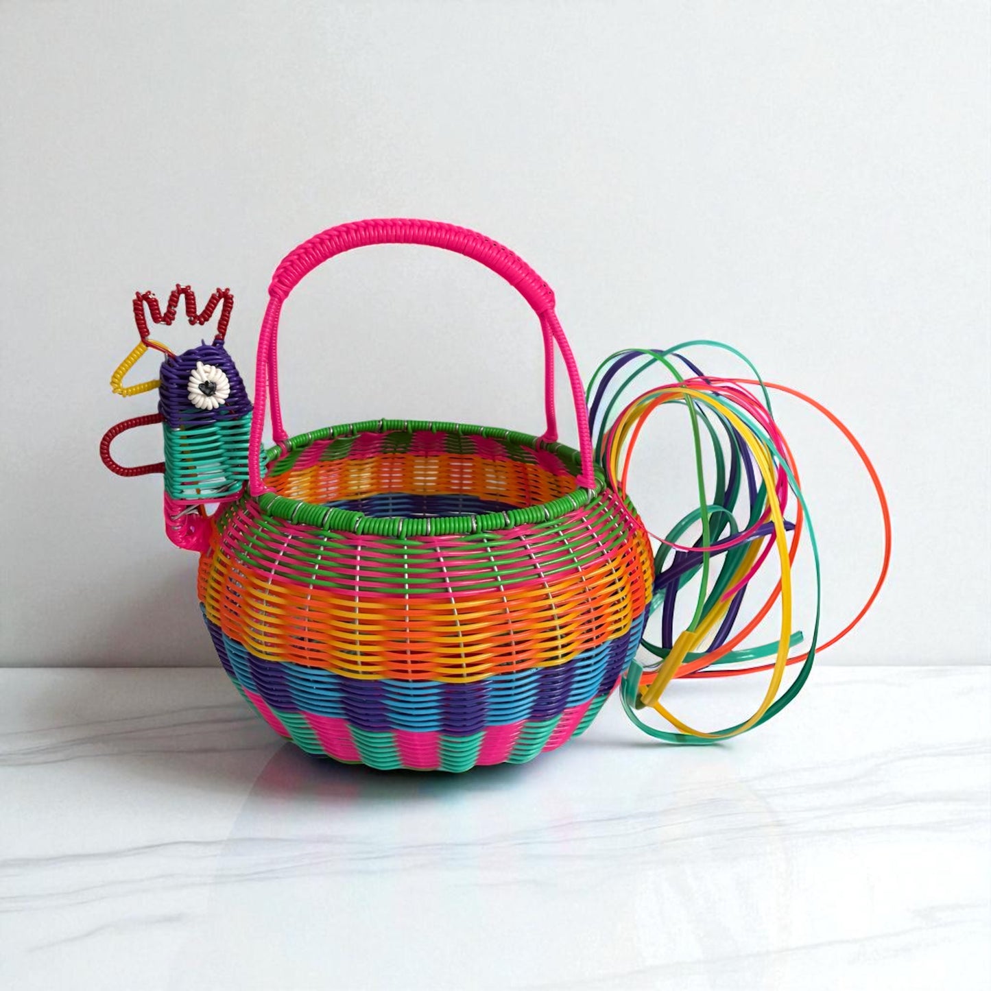 Poule colorée en plastique recyclé – Petit modèle