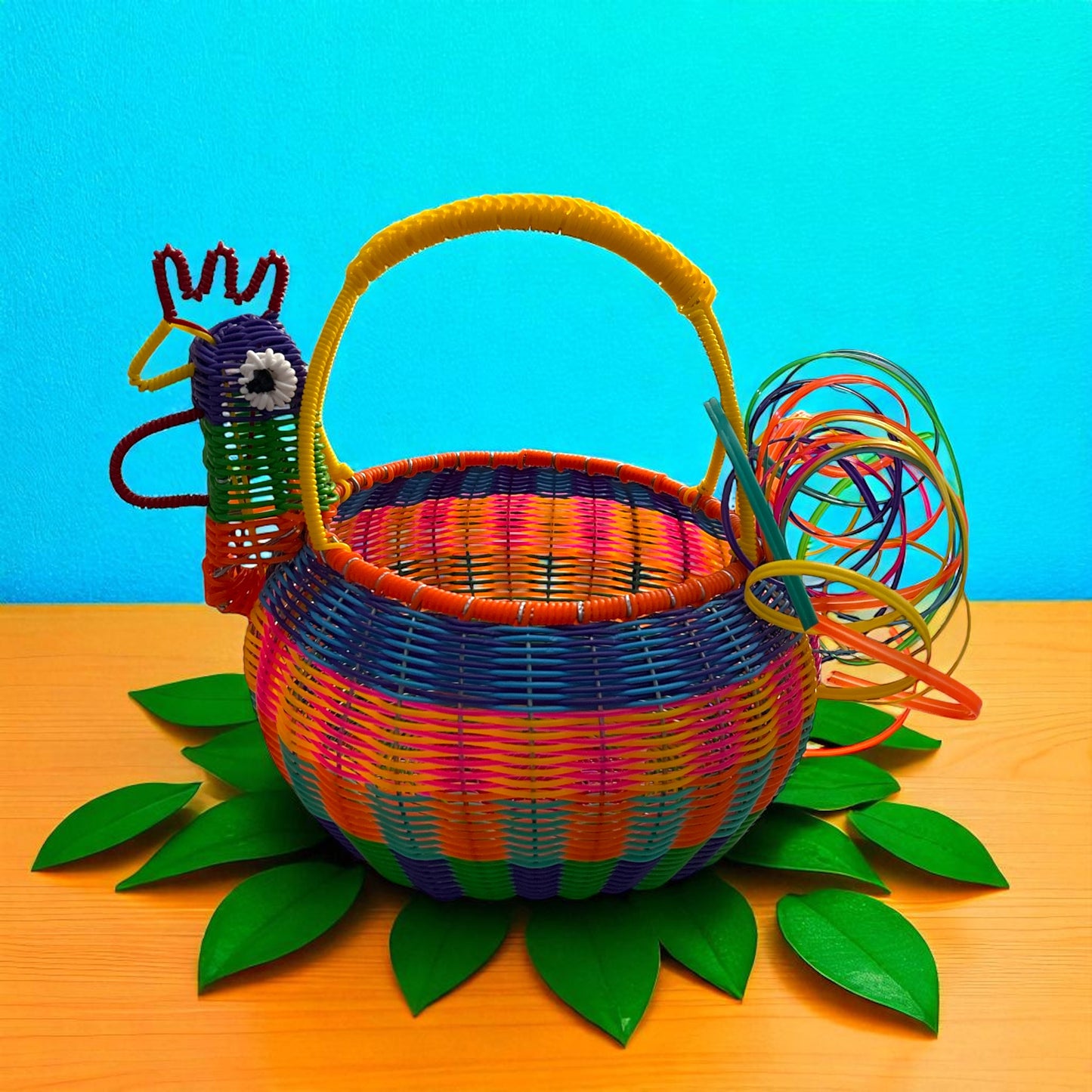 Poule colorée en plastique recyclé – Petit modèle
