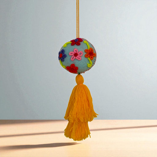 Boule décorative brodée main du Chiapas – Déco colorée en laine et feutrine