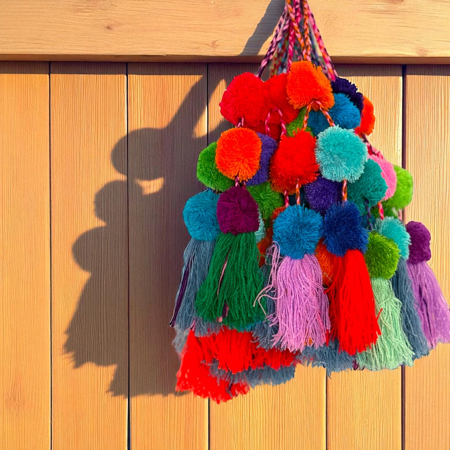 Guirlande de 5 pompons multicolores en laine - Fait main au Mexique